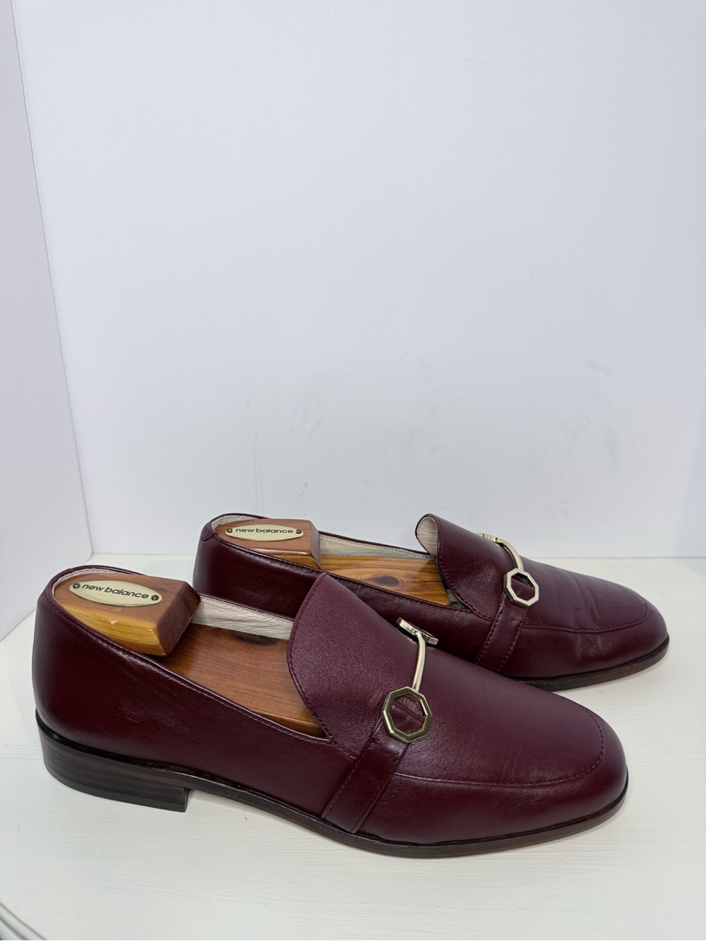 Louise et Cie Burgundy Leather Slip-On Loafers Gold Horsebit size 9.5M